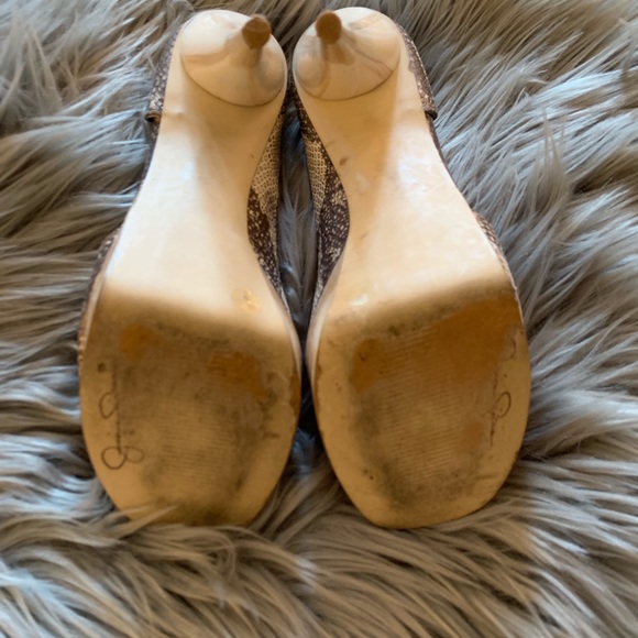 Shoe - Picture 4 of 7